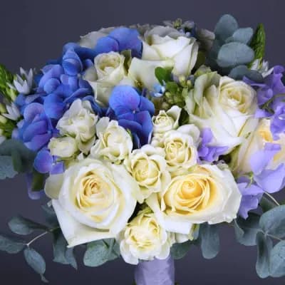 White an Blue - Fresh Flowers Bellevue